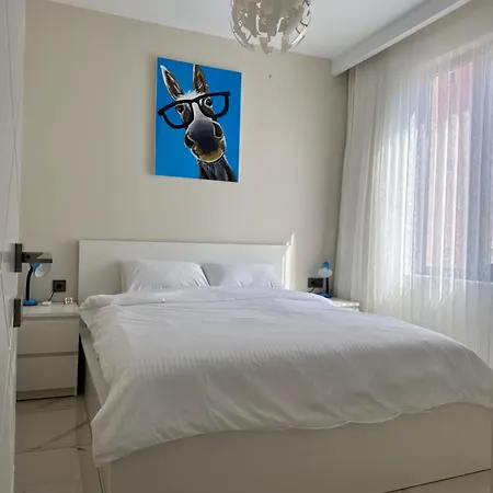 Cozy 2-bedroom Apartment, Cleopatra Beach, Alanya