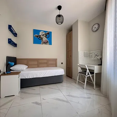 Apartment Cozy 2-bedroom Apartment, Cleopatra Beach,